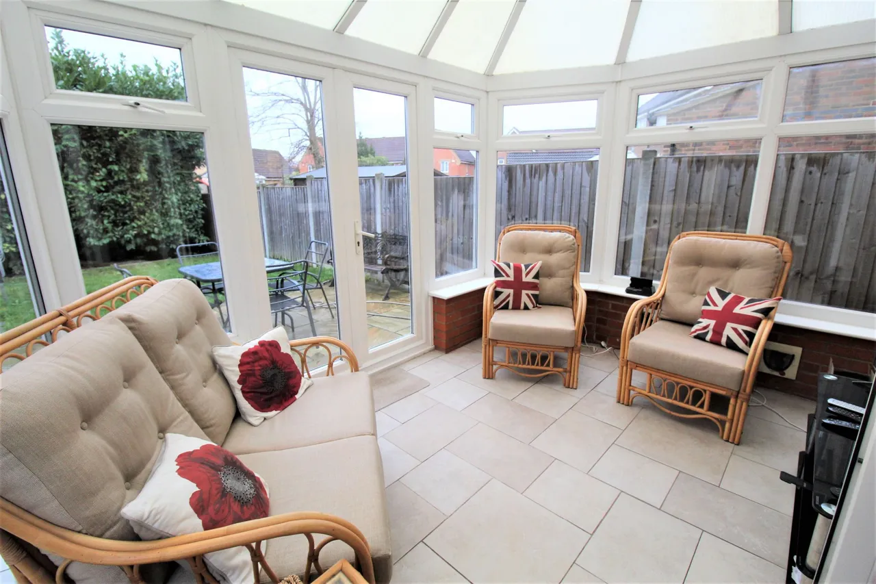 Frances Avenue, Grays, Essex, RM16 6NH, photo 17