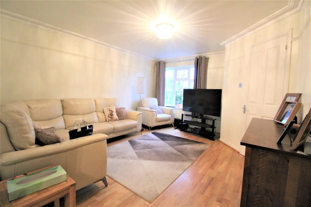 Frances Avenue, Grays, Essex, RM16 6NH, photo 3