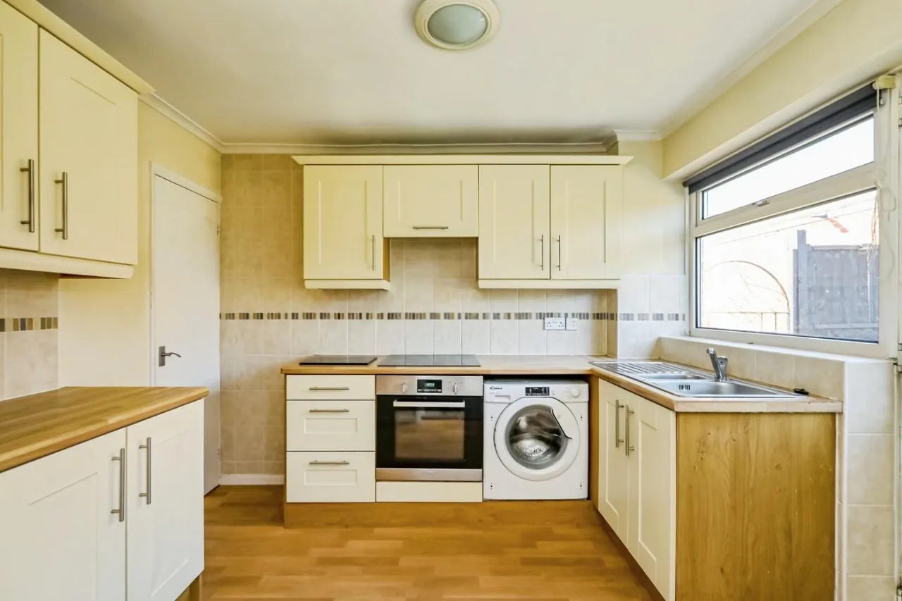 St. Stephens Drive, Aston, S26, photo 2