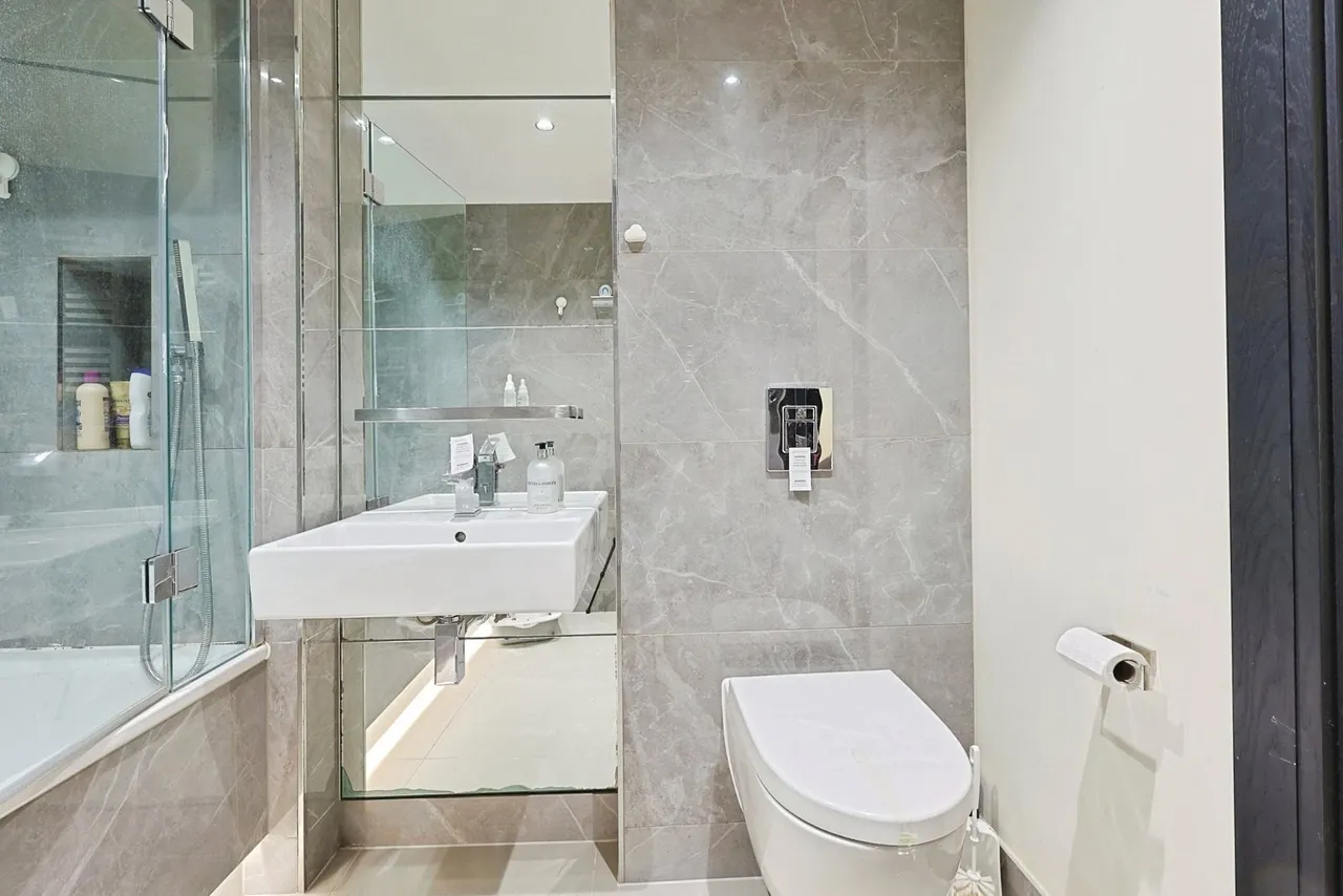 Queenstown Road, London, SW11, photo 3