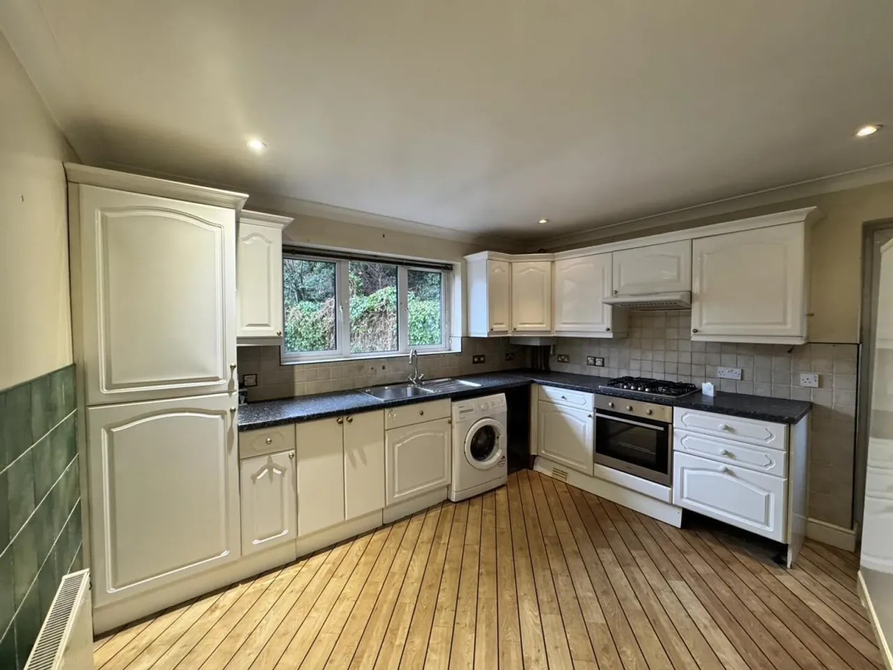 3 bed house to rent — Ravenor Park Road, Greenford