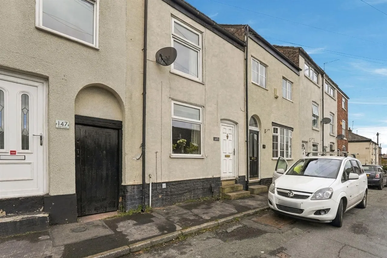 2 bed house for sale, High Street, Macclesfield, SK11
