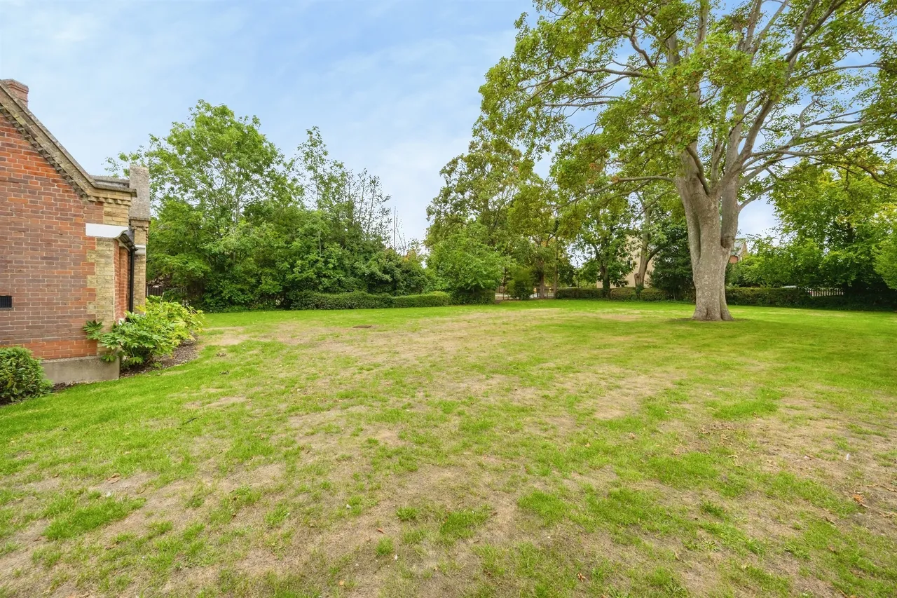 Hedges Way, Aylesbury, HP20, photo 18