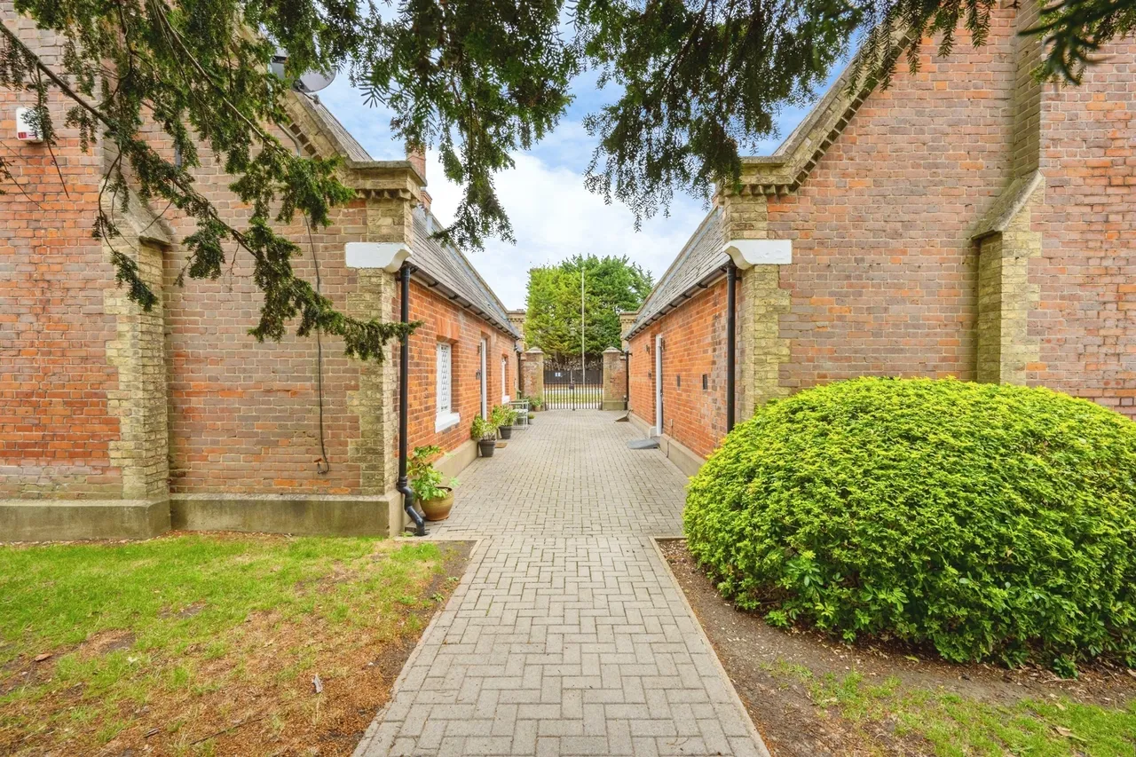 Hedges Way, Aylesbury, HP20, photo 17