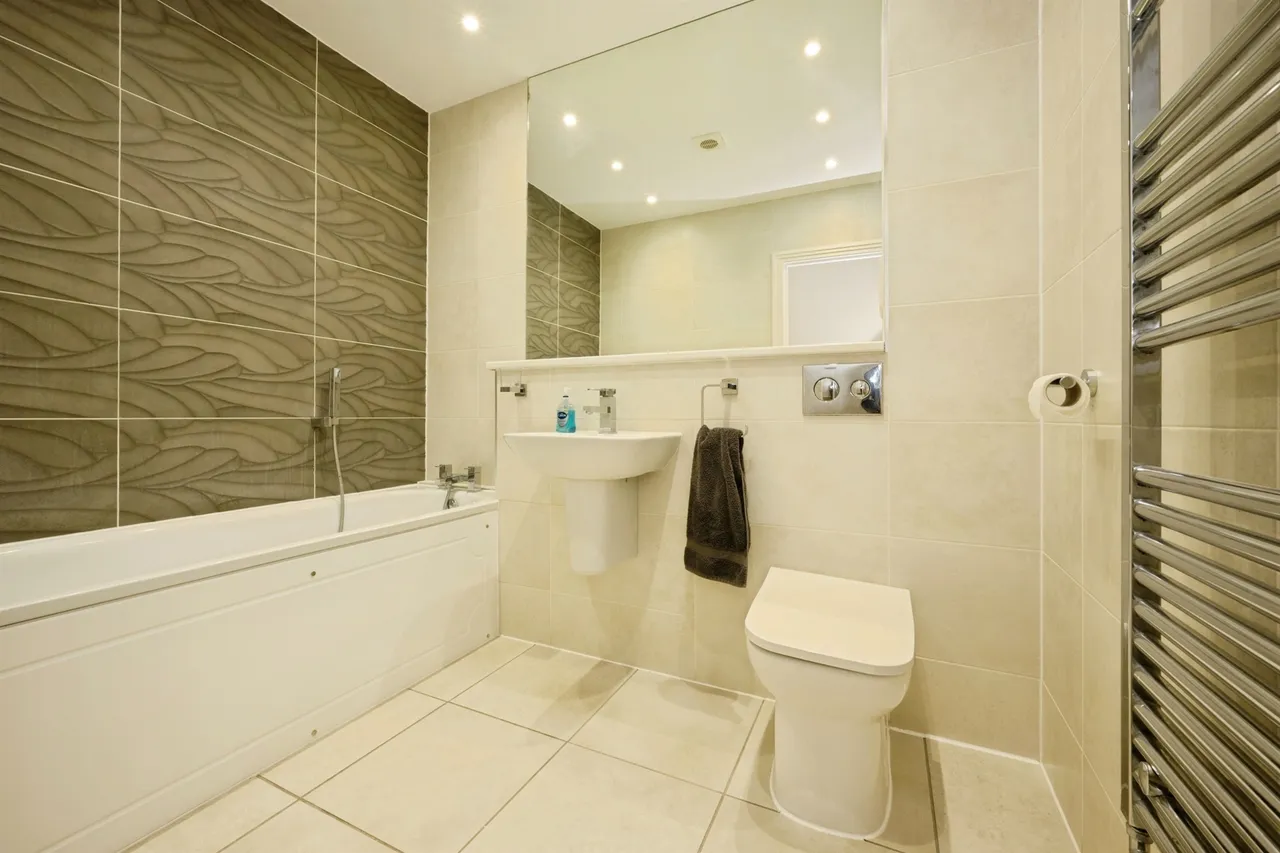Hedges Way, Aylesbury, HP20, photo 15