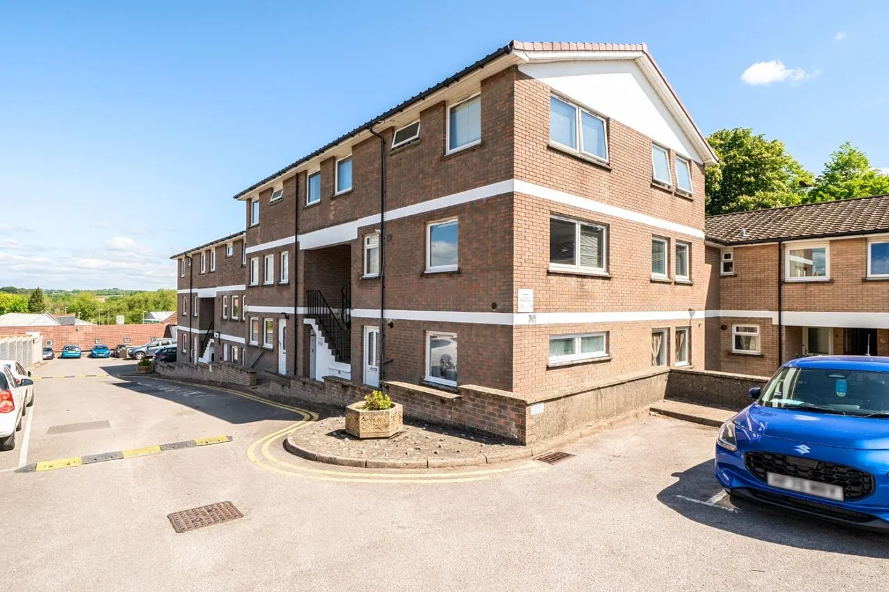 3 bed flat for sale — The Grove, Dorchester