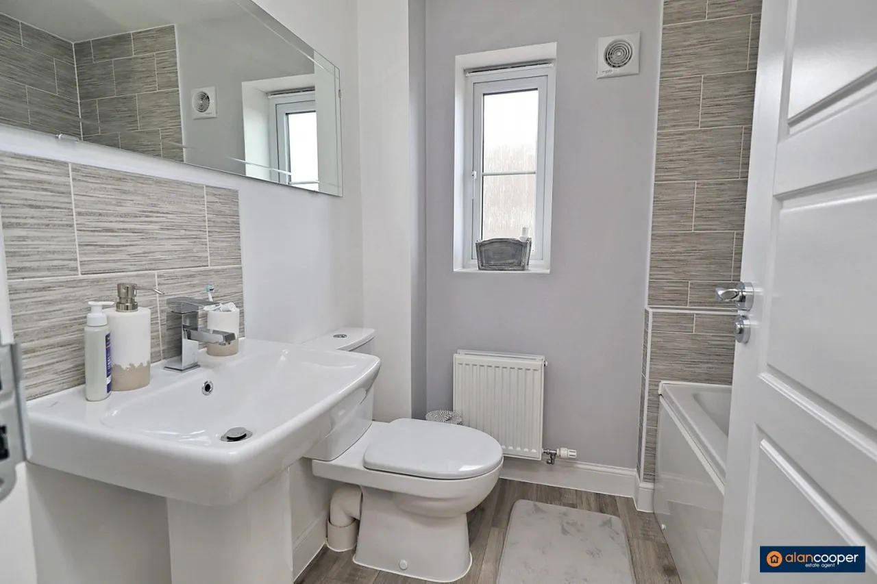 Topiary Road, St James Gate, CV10, photo 26