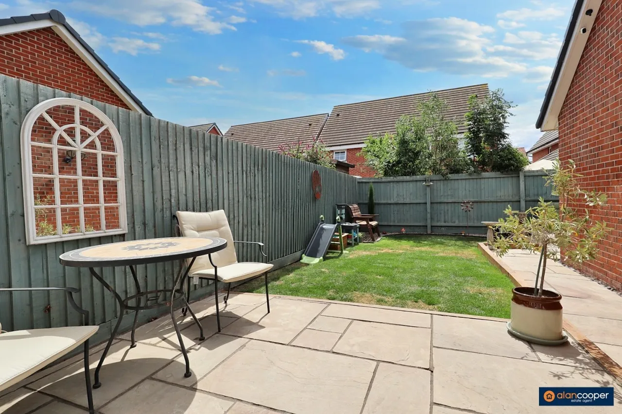 Topiary Road, St James Gate, CV10, photo 28