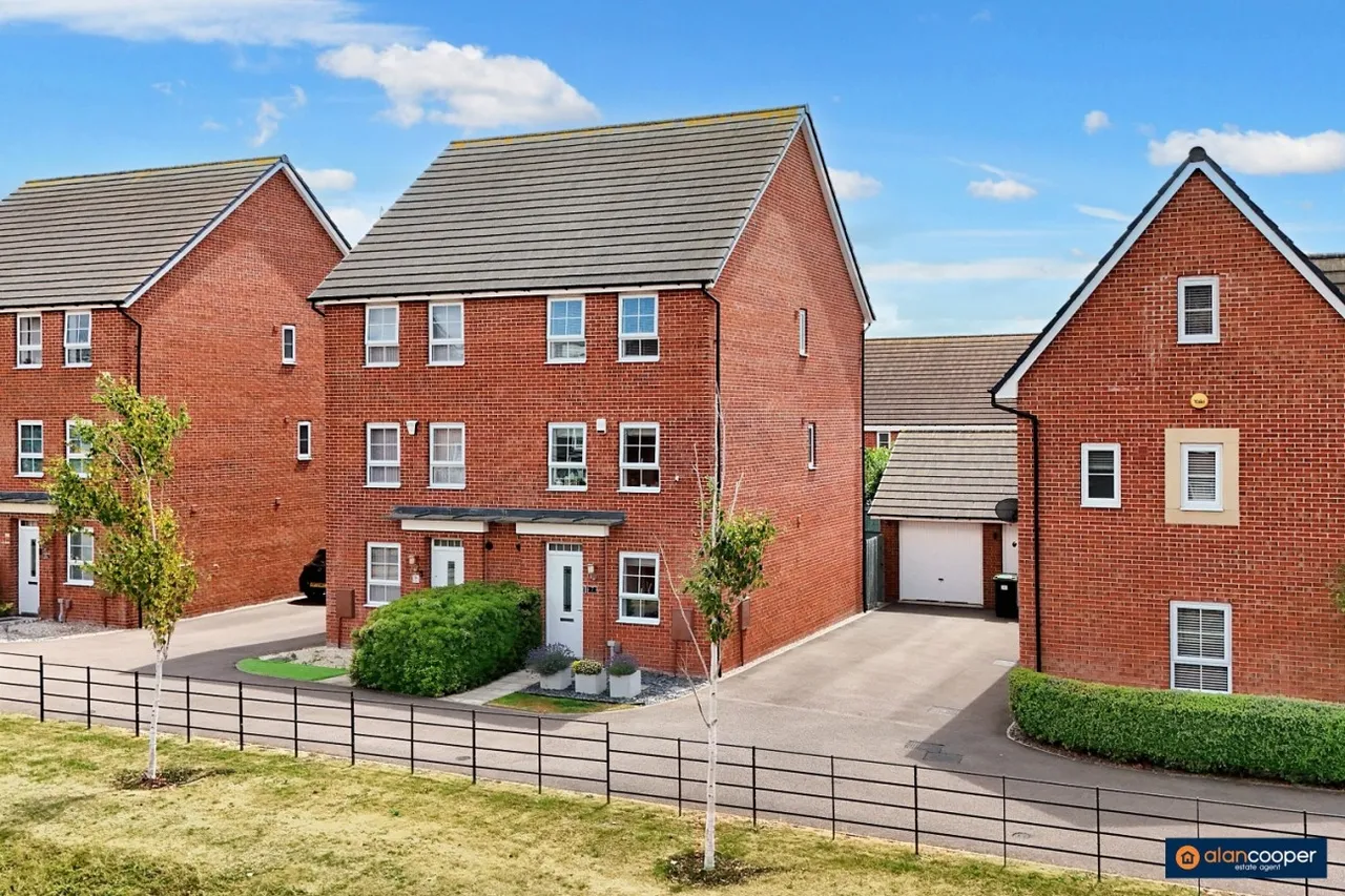 3 bed house for sale, Topiary Road, St James Gate, CV10