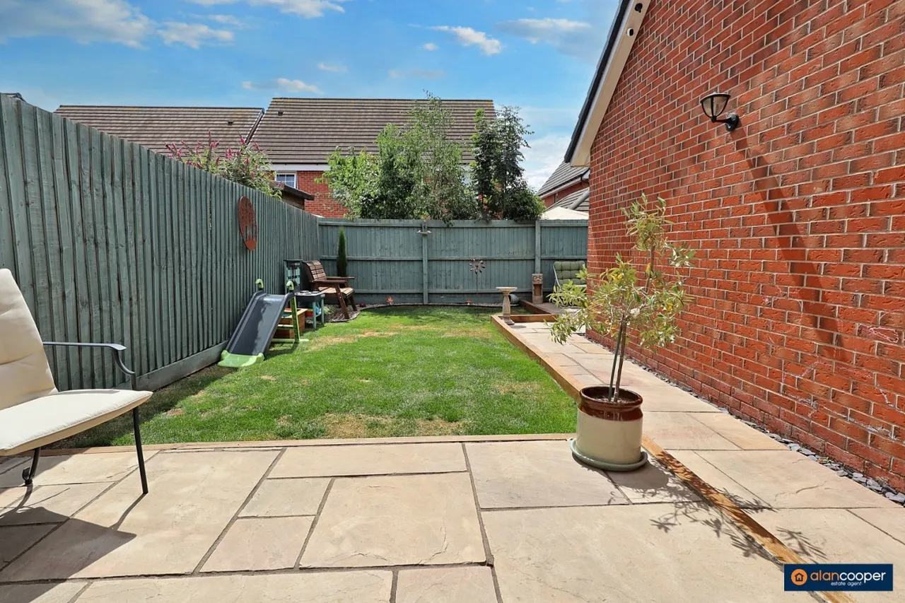 Topiary Road, St James Gate, CV10, photo 27