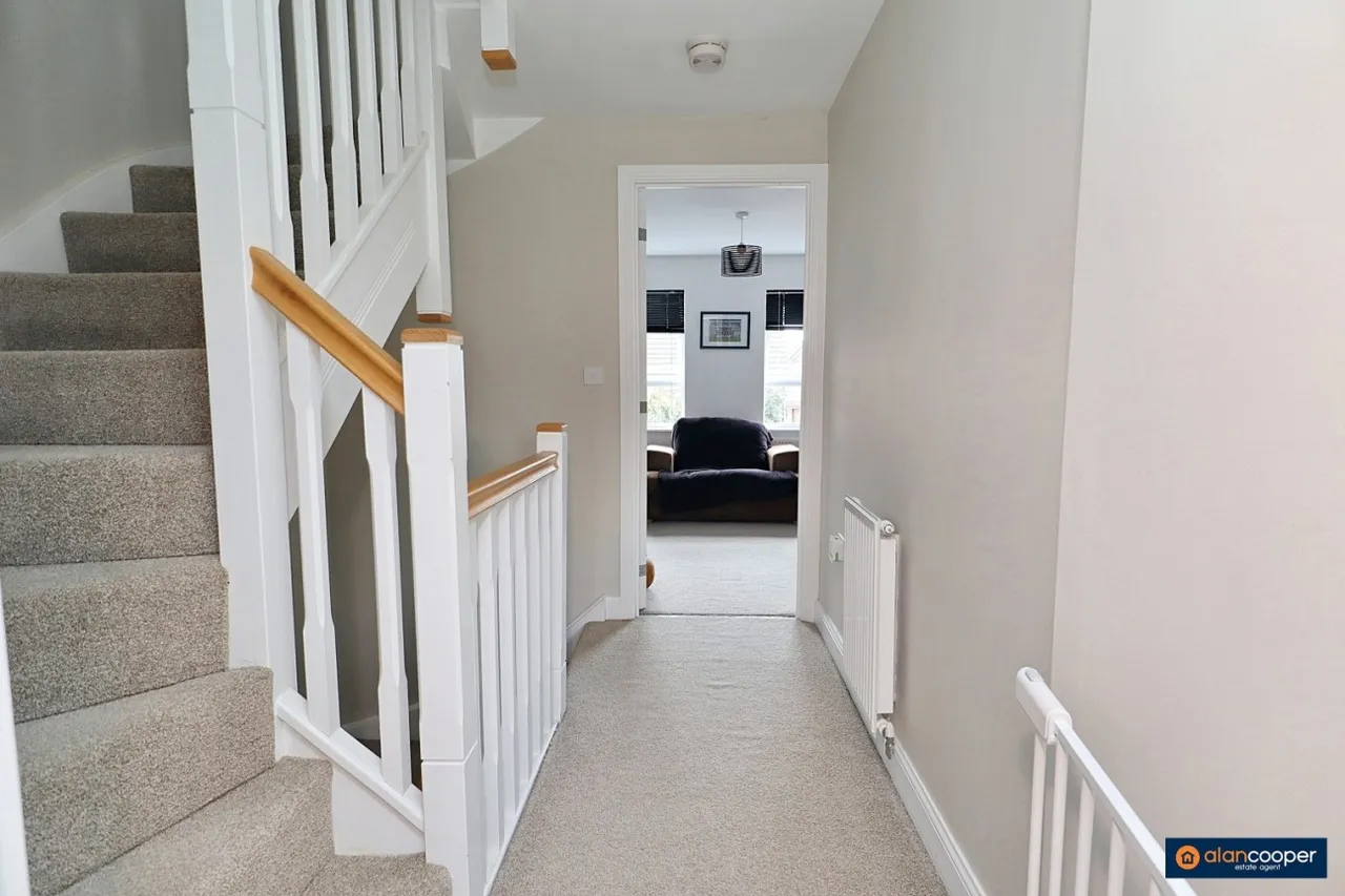 Topiary Road, St James Gate, CV10, photo 17