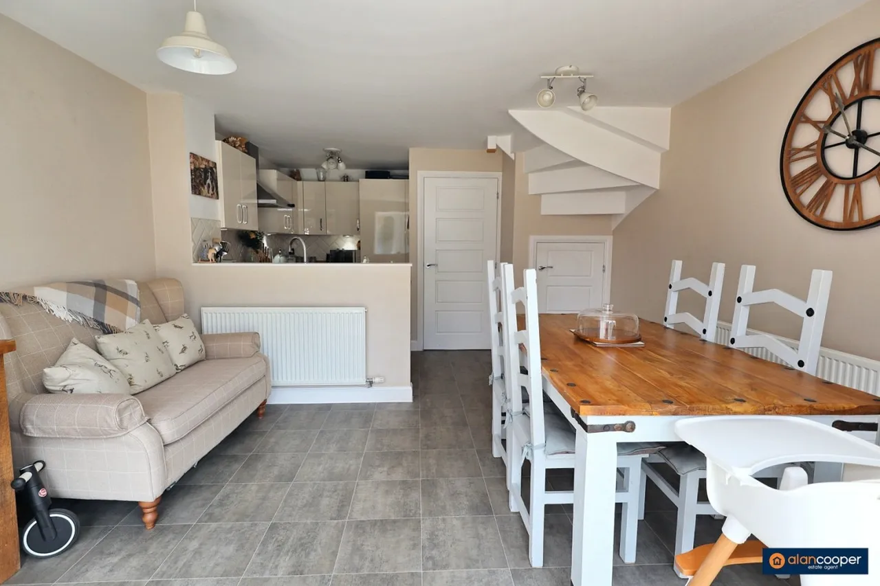 Topiary Road, St James Gate, CV10, photo 9