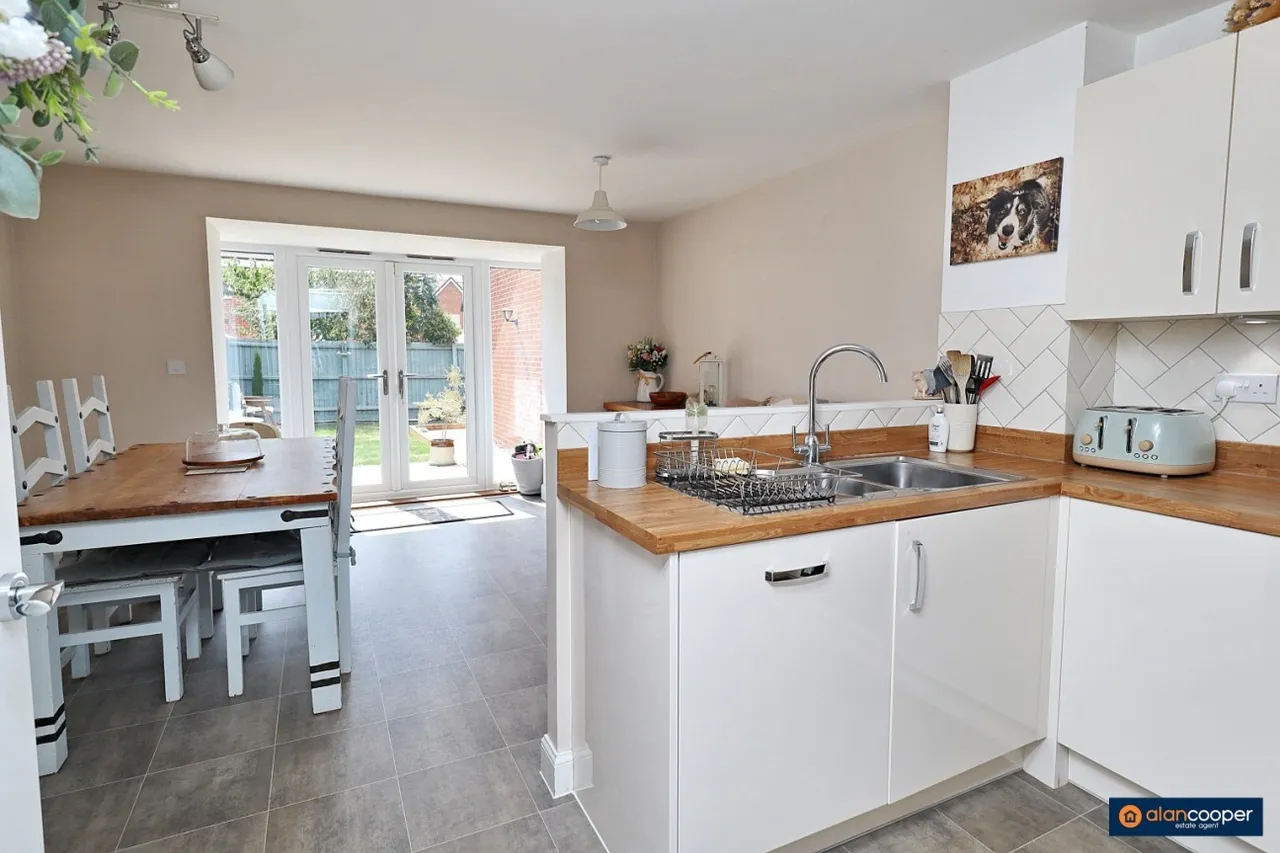 Topiary Road, St James Gate, CV10, photo 2