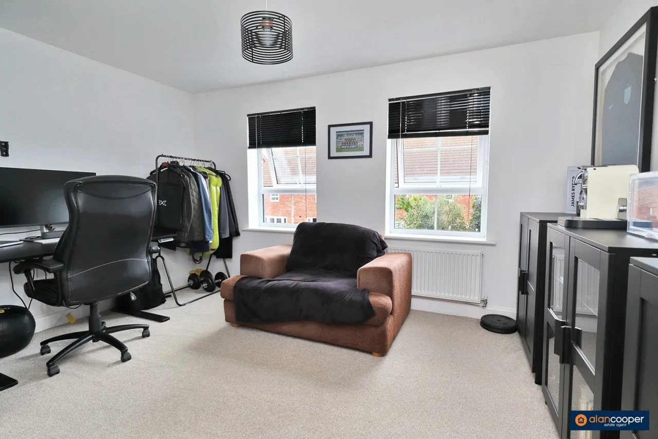 Topiary Road, St James Gate, CV10, photo 18