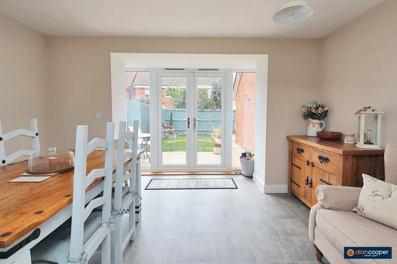 Topiary Road, St James Gate, CV10, photo 6