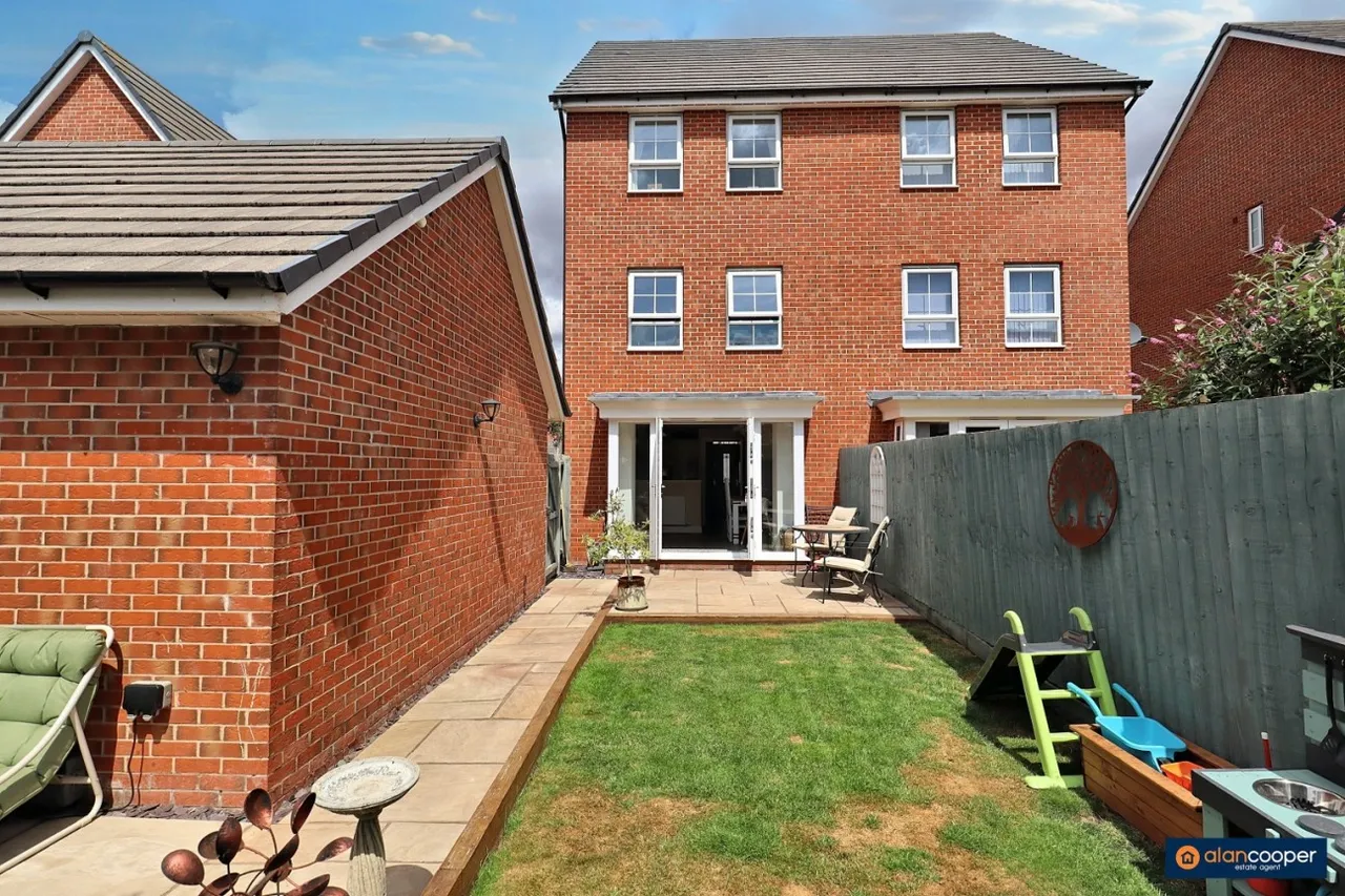 Topiary Road, St James Gate, CV10, photo 31
