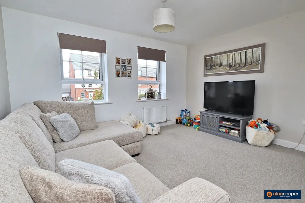 Topiary Road, St James Gate, CV10, photo 15