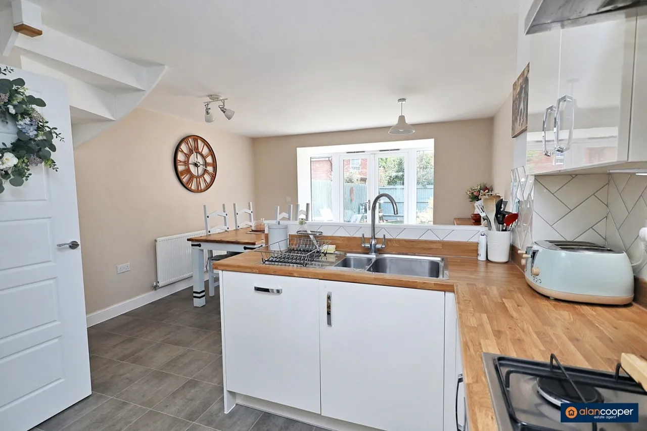 Topiary Road, St James Gate, CV10, photo 5