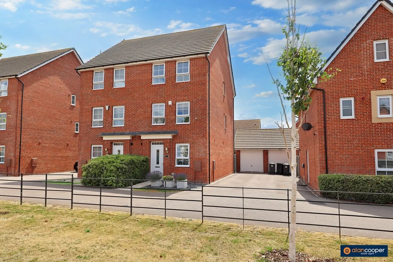 Topiary Road, St James Gate, CV10, photo 32
