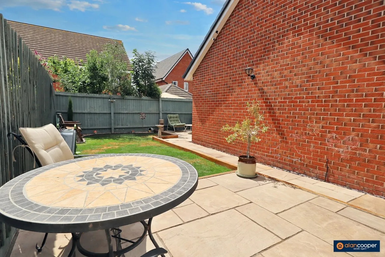 Topiary Road, St James Gate, CV10, photo 29