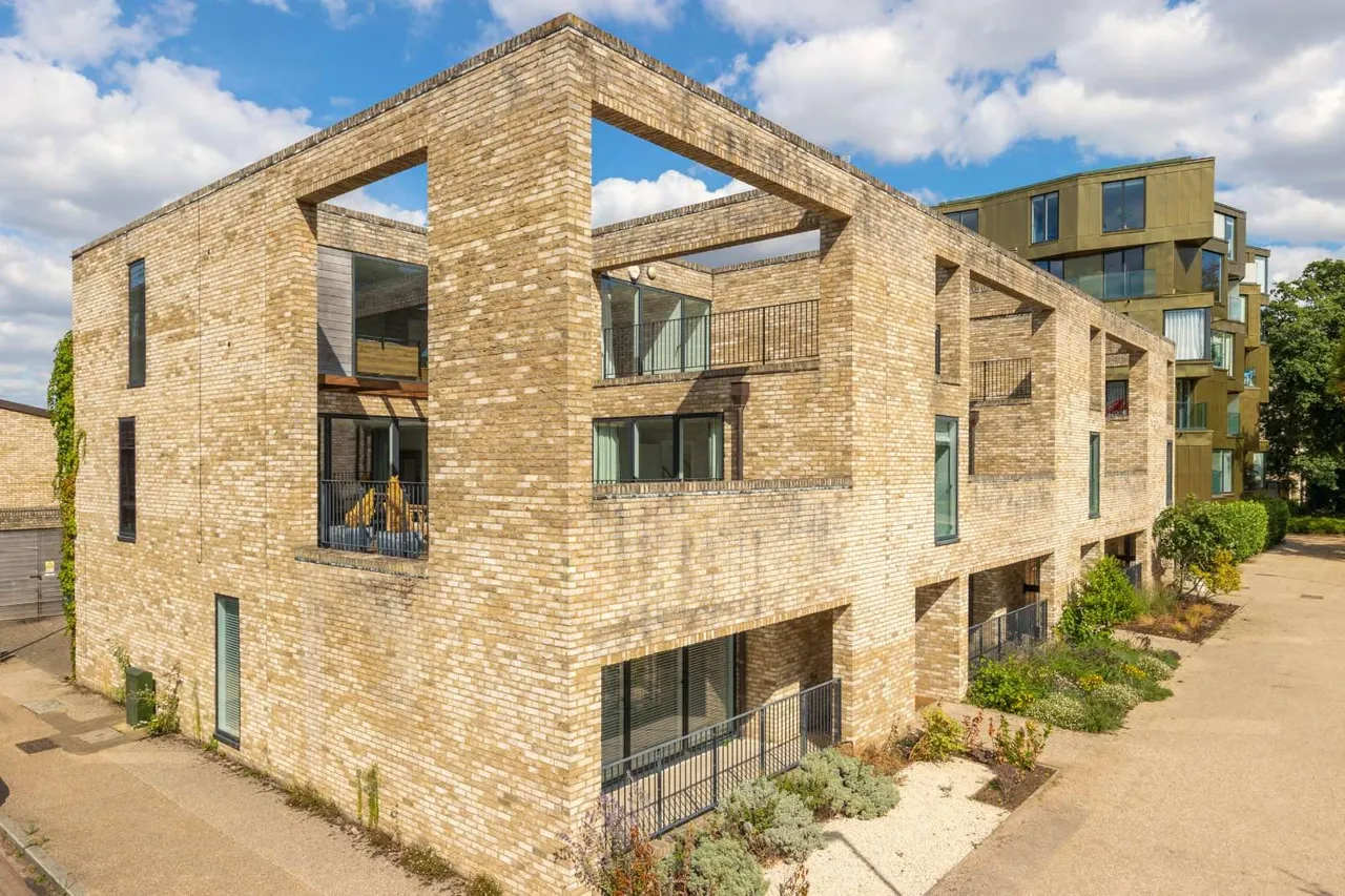 5 bed house for sale — Aberdeen Square, Cambridge, Cambridgeshire, CB2 8BZ
