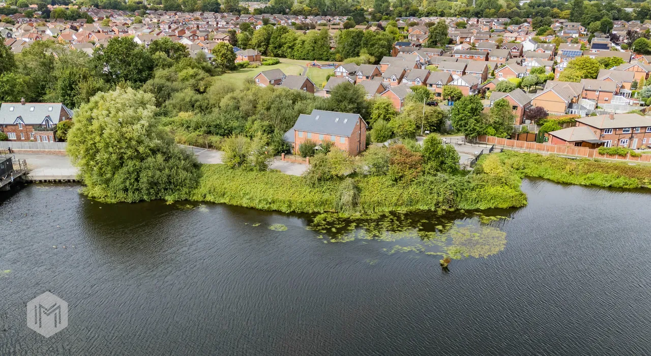 Lock Cottage Weir Lane, Woolston, Warrington, WA1 4QH, photo 2