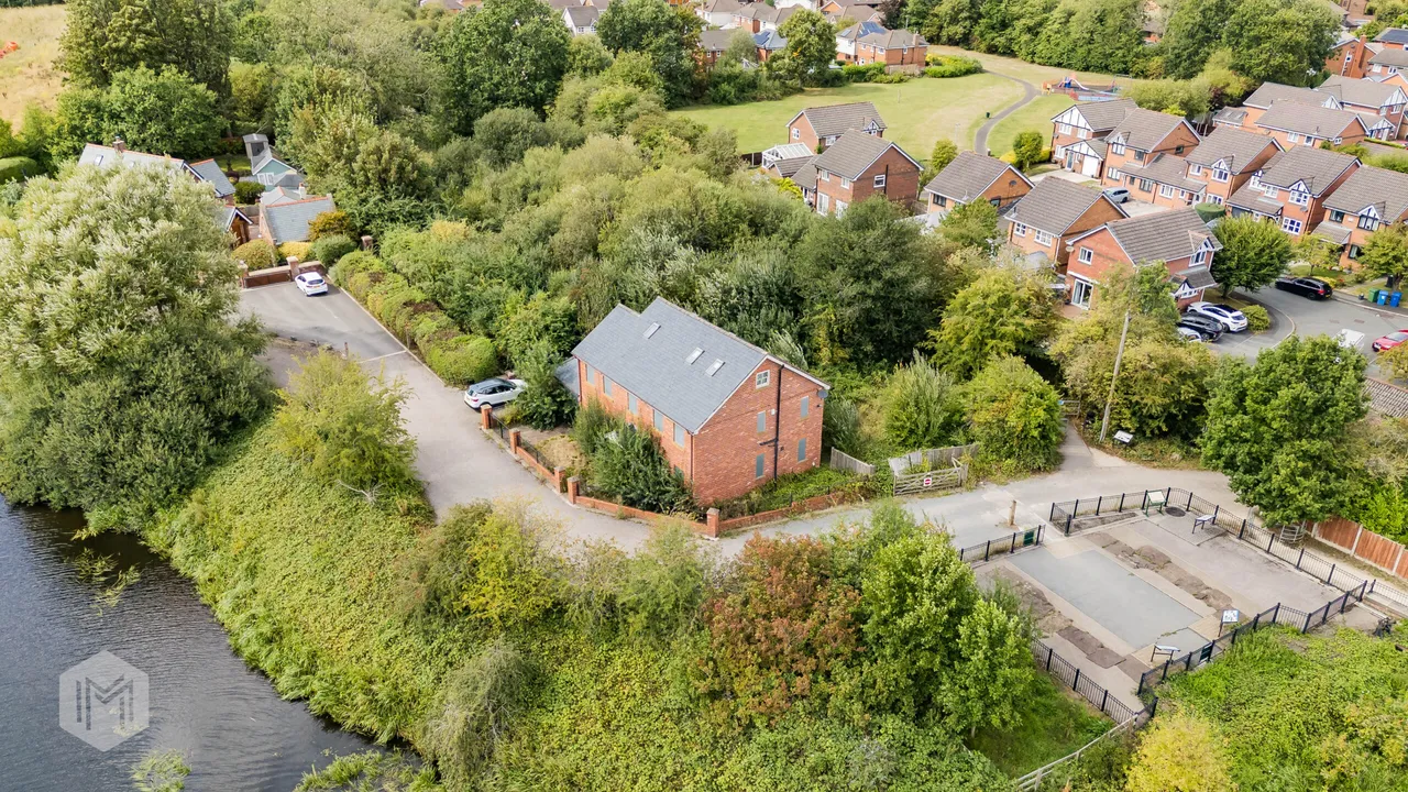 Lock Cottage Weir Lane, Woolston, Warrington, WA1 4QH, photo 22