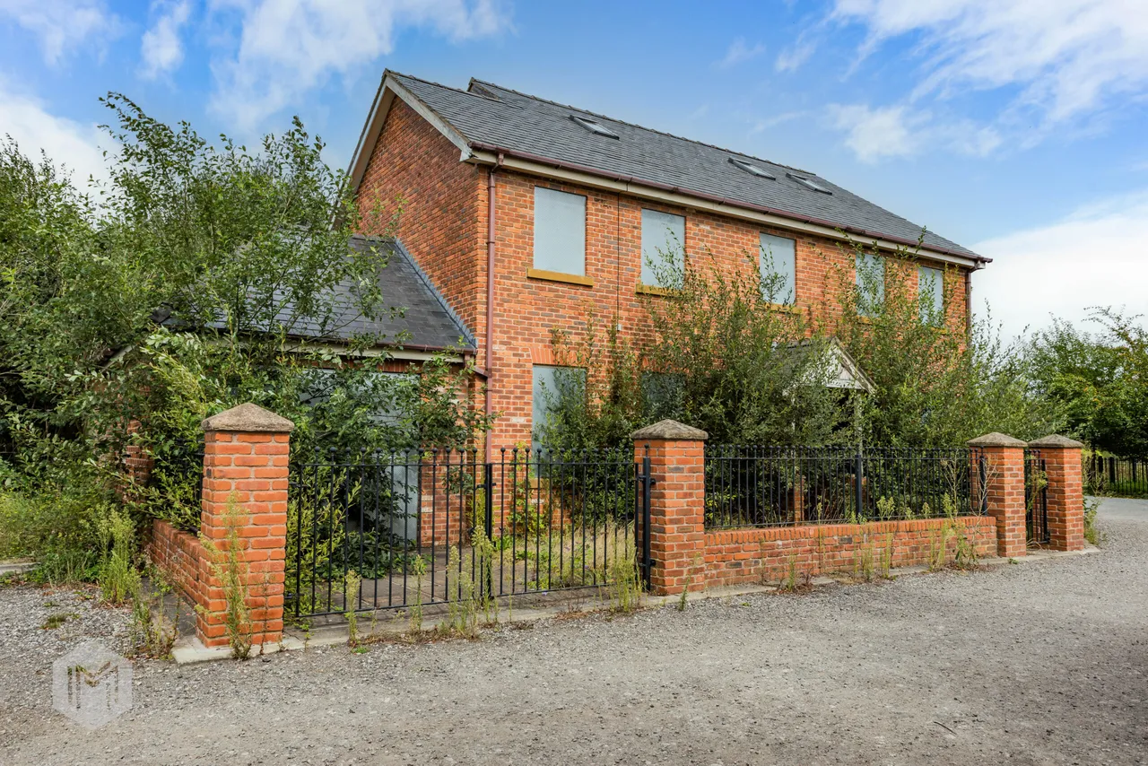 4 bed house for sale — Lock Cottage Weir Lane, Woolston, Warrington, WA1 4QH