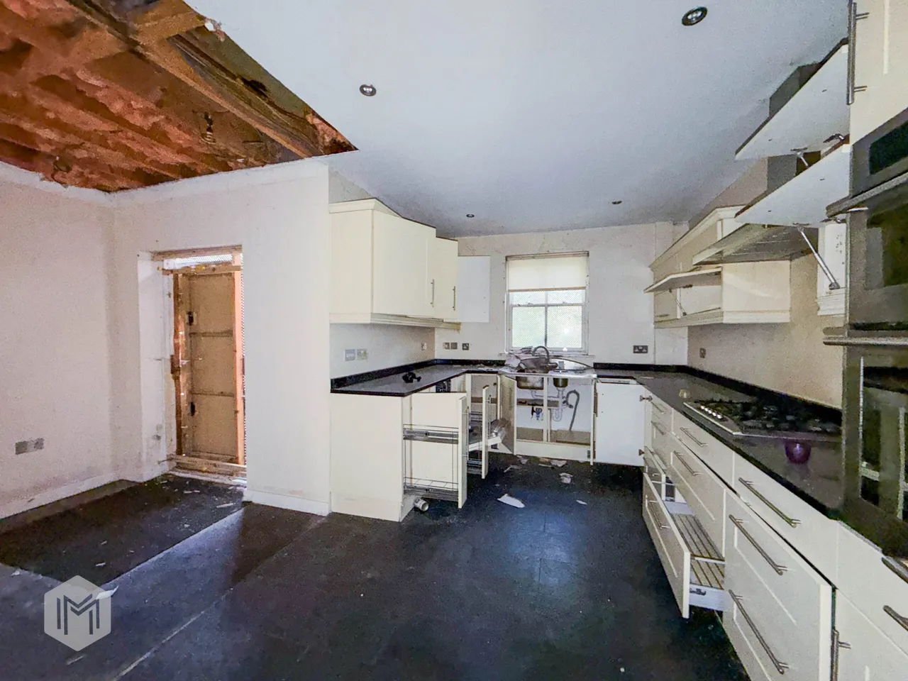 Lock Cottage Weir Lane, Woolston, Warrington, WA1 4QH, photo 4