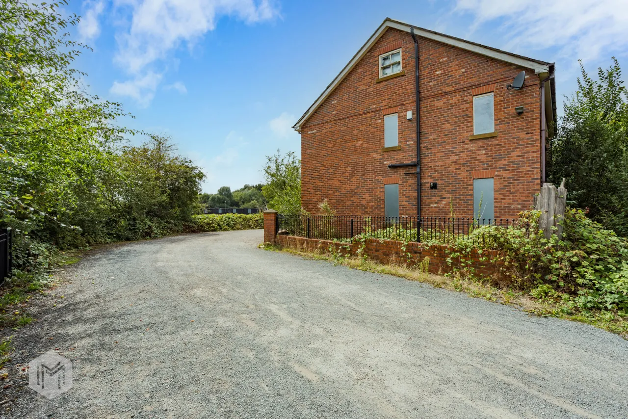 Lock Cottage Weir Lane, Woolston, Warrington, WA1 4QH, photo 20