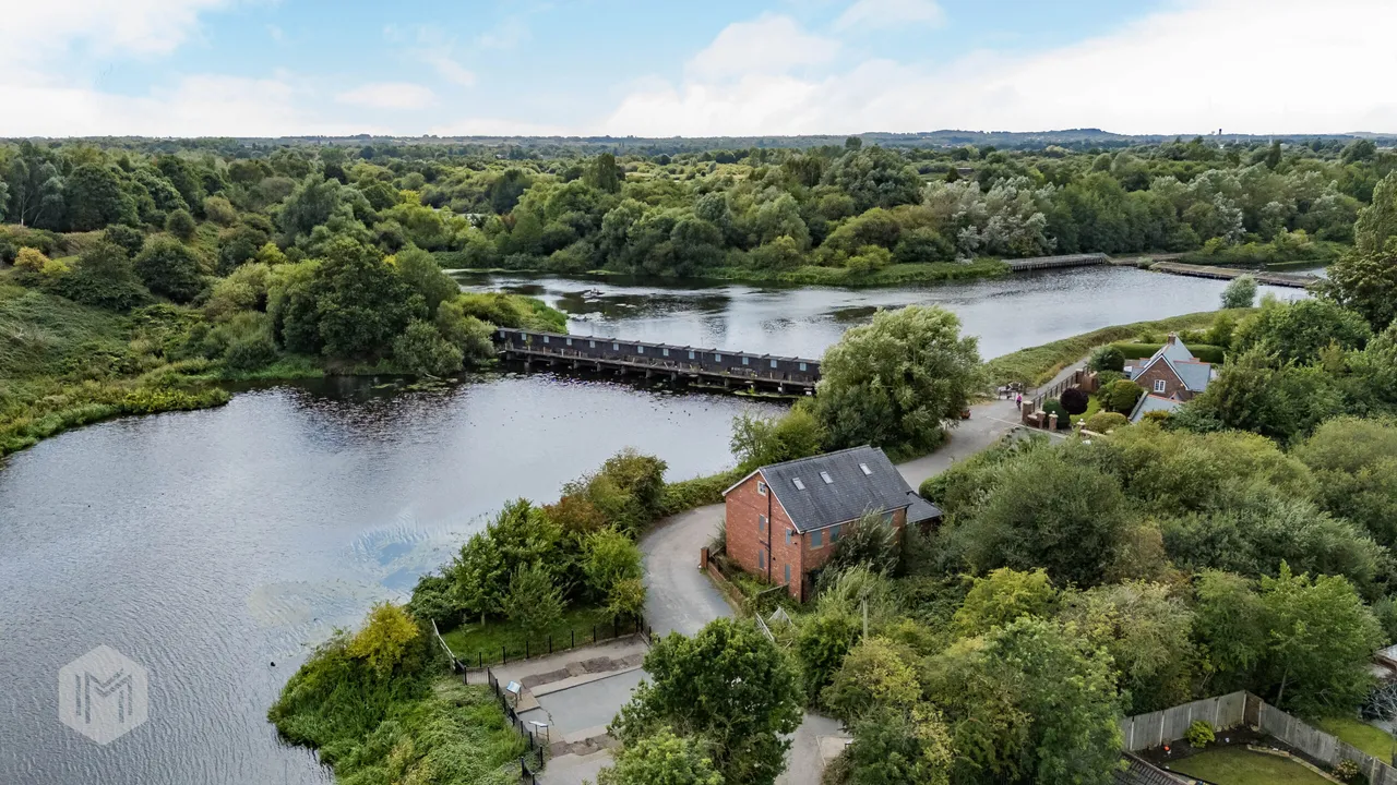 Lock Cottage Weir Lane, Woolston, Warrington, WA1 4QH, photo 23