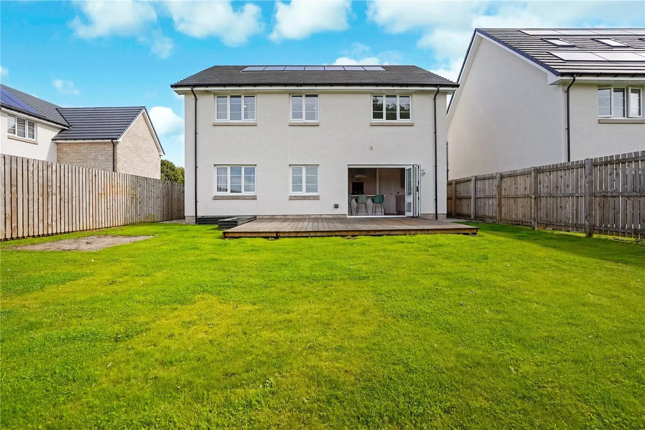 Quintinshill Drive, Larbert, Stirlingshire, FK5, photo 28