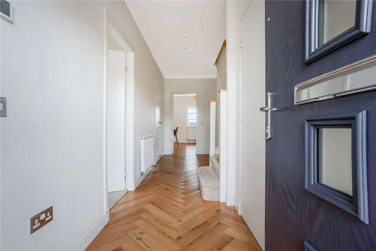 Quintinshill Drive, Larbert, Stirlingshire, FK5, photo 6