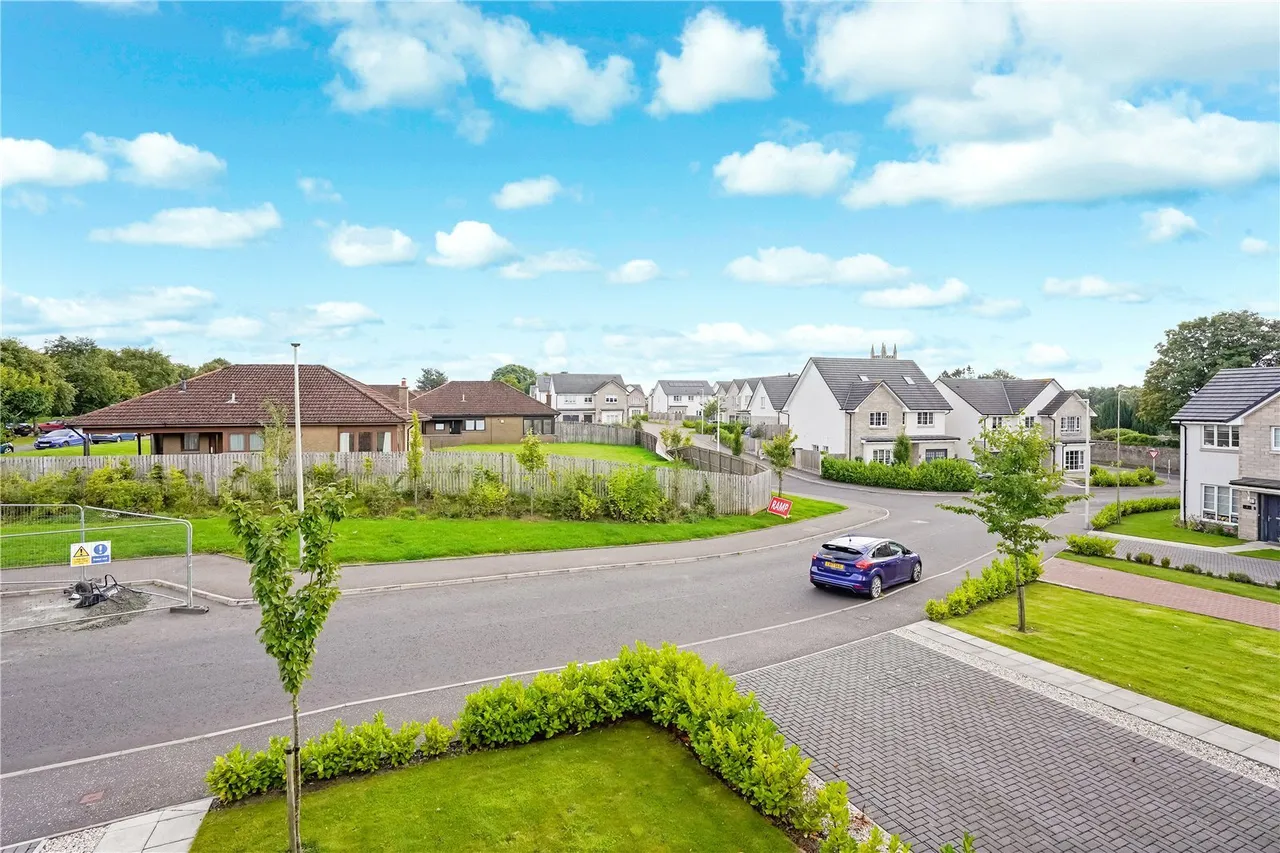 Quintinshill Drive, Larbert, Stirlingshire, FK5, photo 29