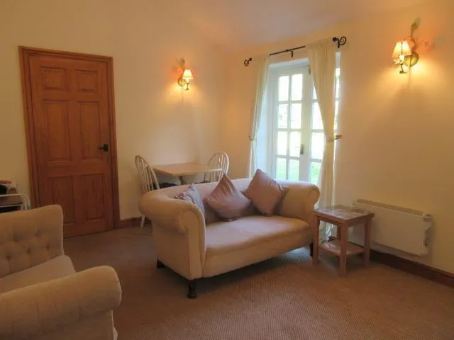 Elmdon Grange, Solihull, B92, photo 4