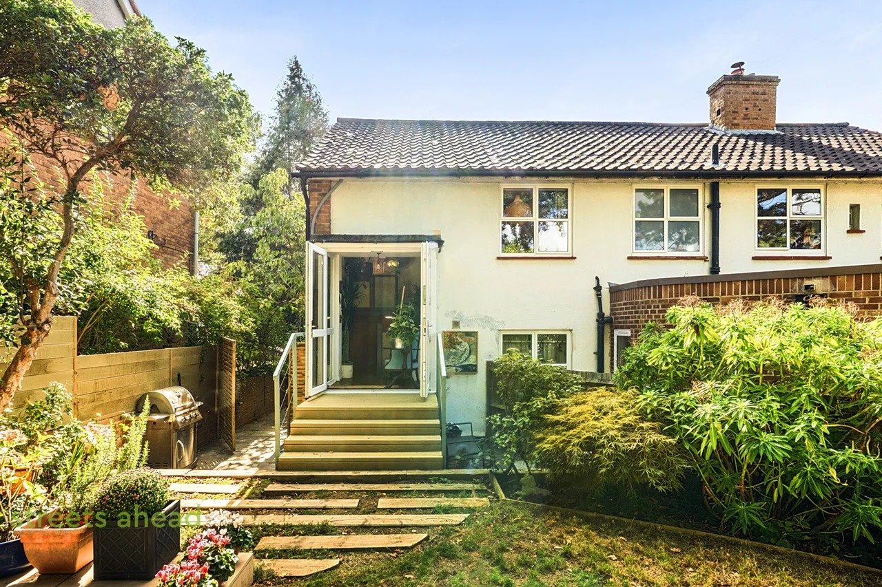 3 bed flat for sale, Baird Gardens, London, SE19