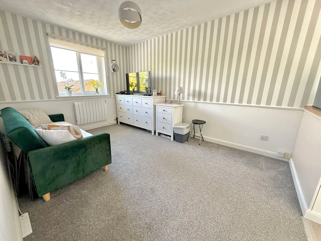 Tennyson Avenue, Houghton Regis LU5 5UG, photo 5