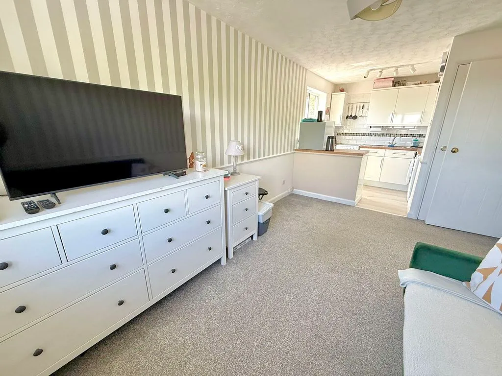 Tennyson Avenue, Houghton Regis LU5 5UG, photo 6