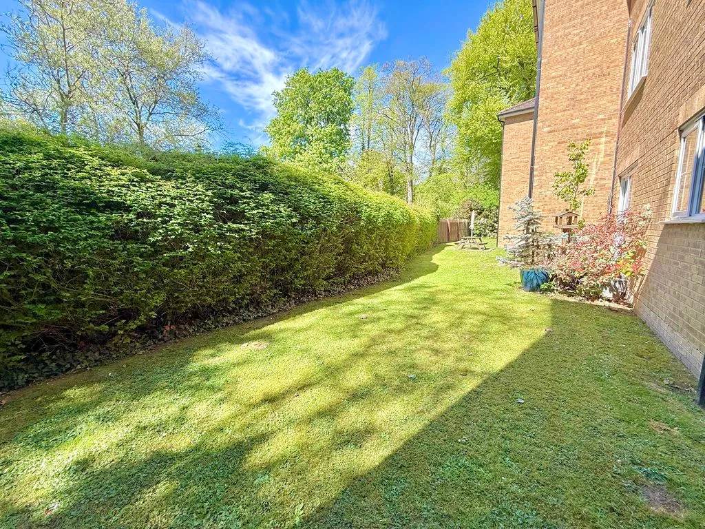 Tennyson Avenue, Houghton Regis LU5 5UG, photo 8