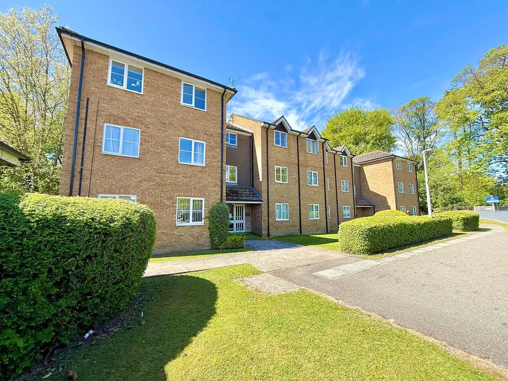 1 bed flat for sale — Tennyson Avenue, Houghton Regis LU5 5UG