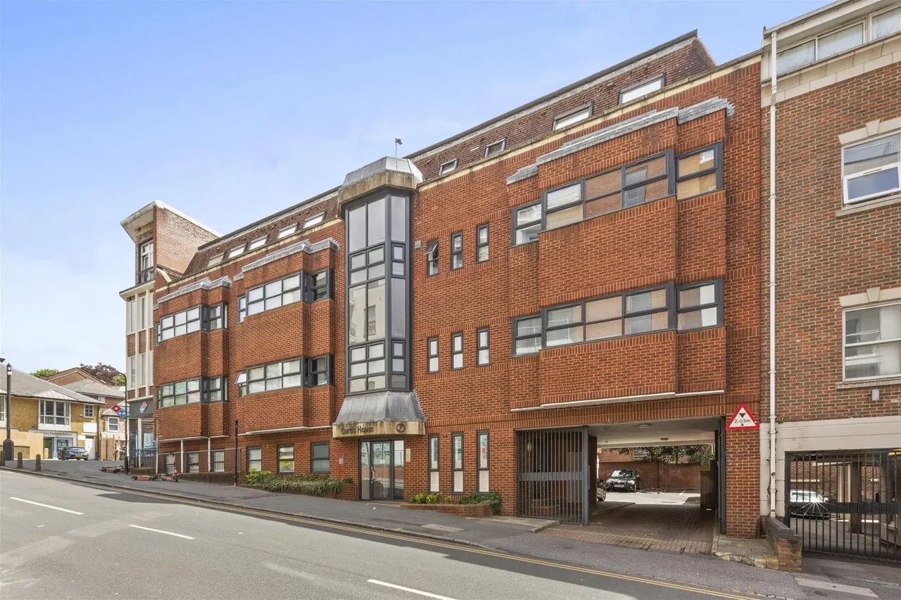 Corporation Street, High Wycombe, HP13, photo 2