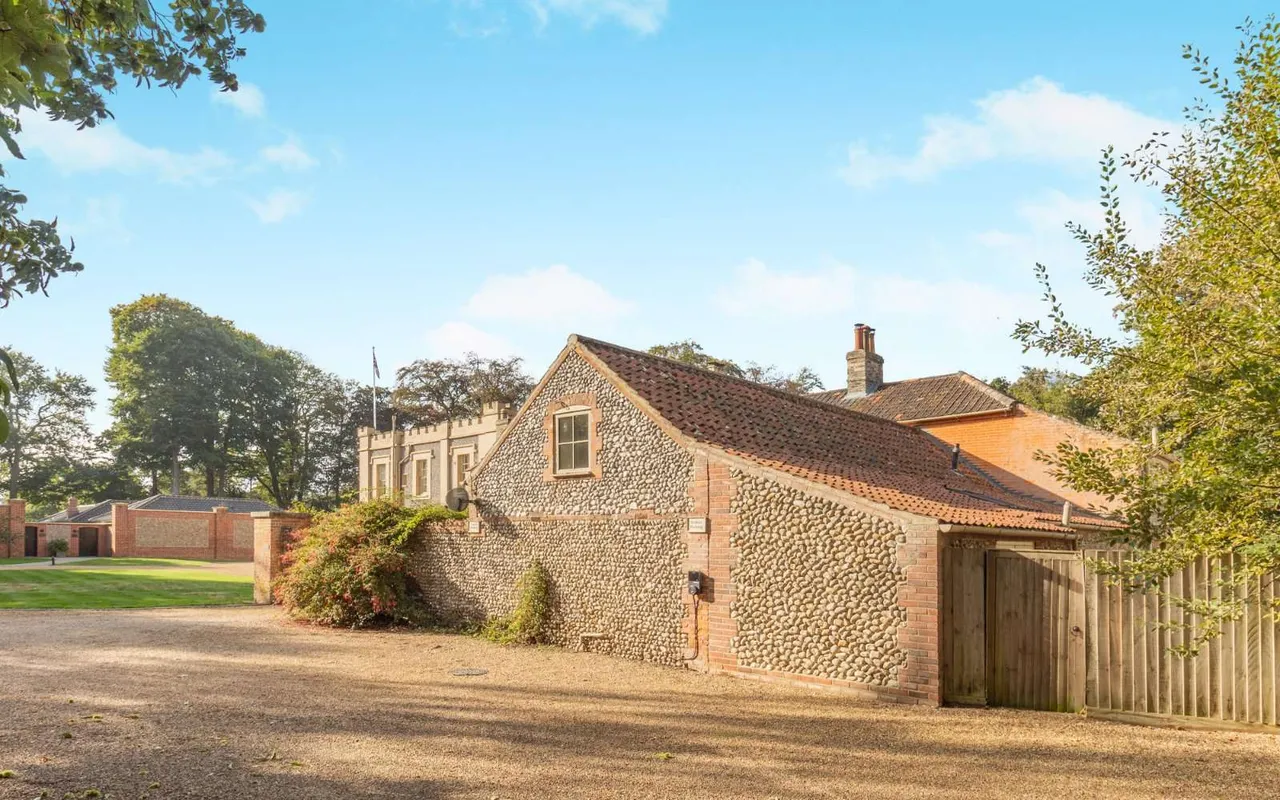The Grove, Holt, NR25, photo 16