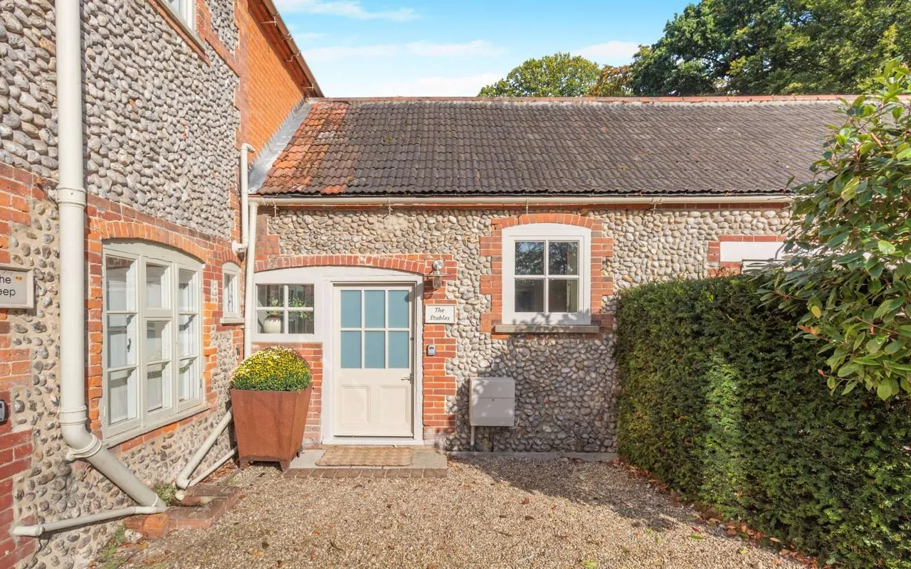 The Grove, Holt, NR25, photo 2