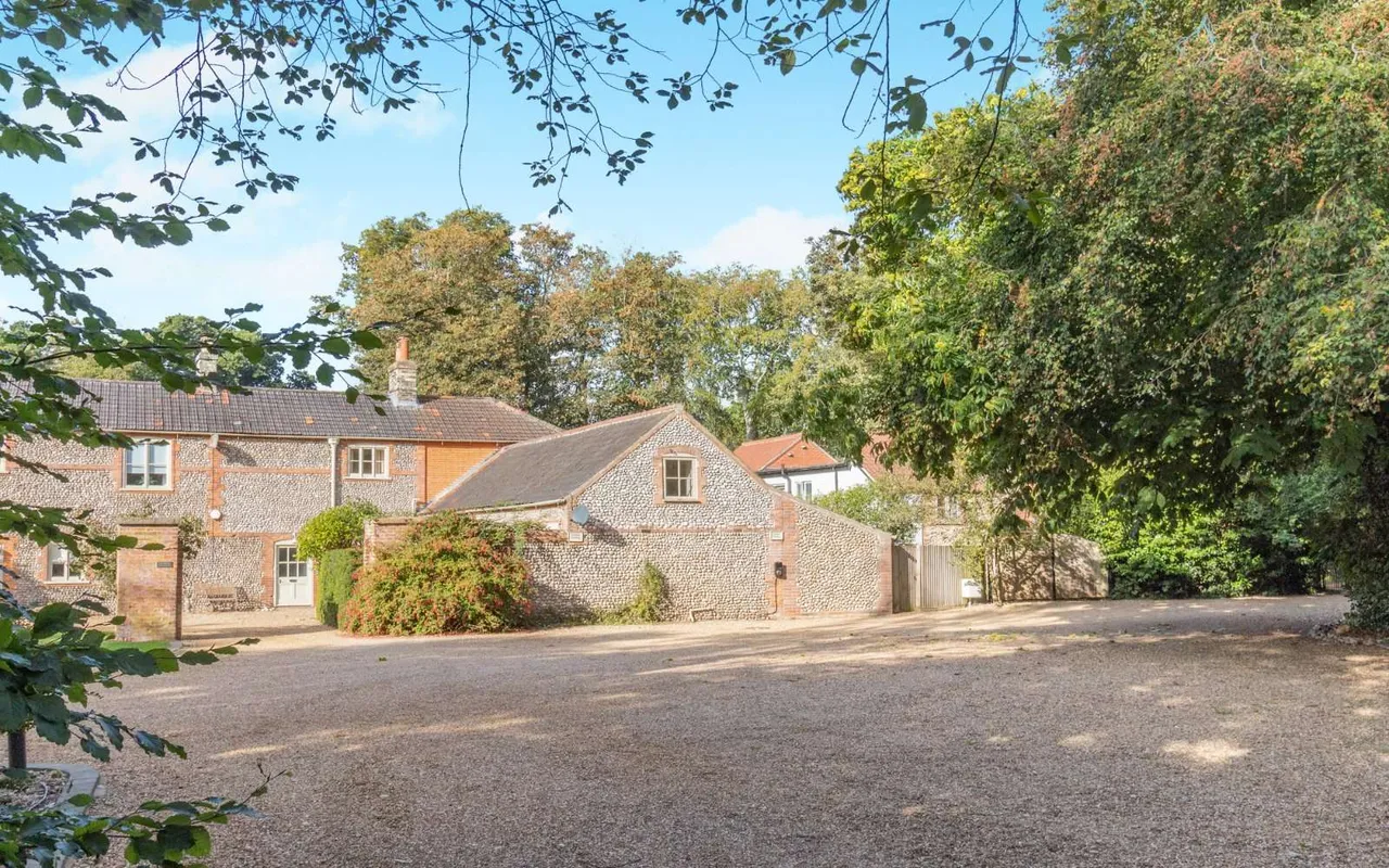 The Grove, Holt, NR25, photo 17