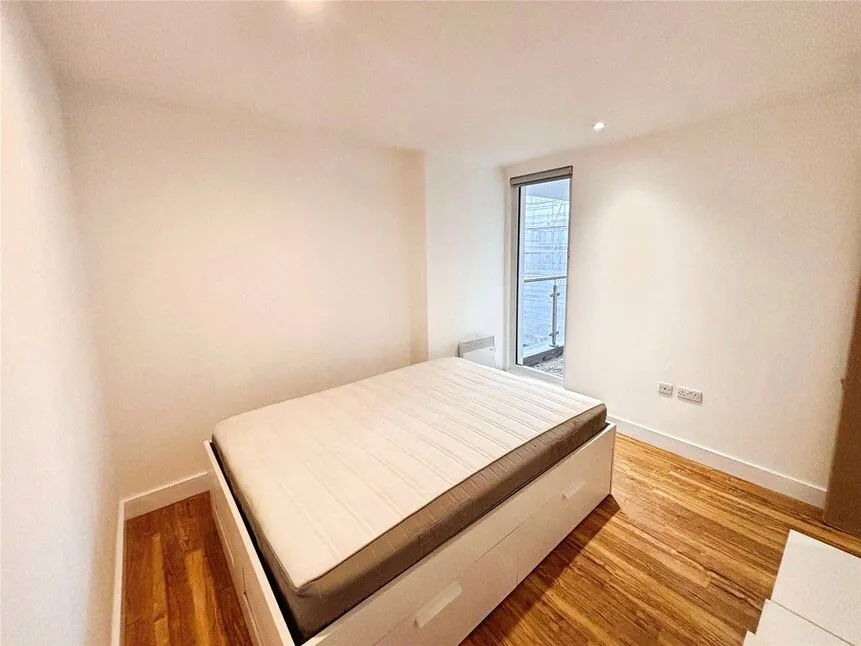 Elmira Way, Salford, M5, photo 4