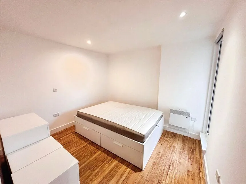 Elmira Way, Salford, M5, photo 6