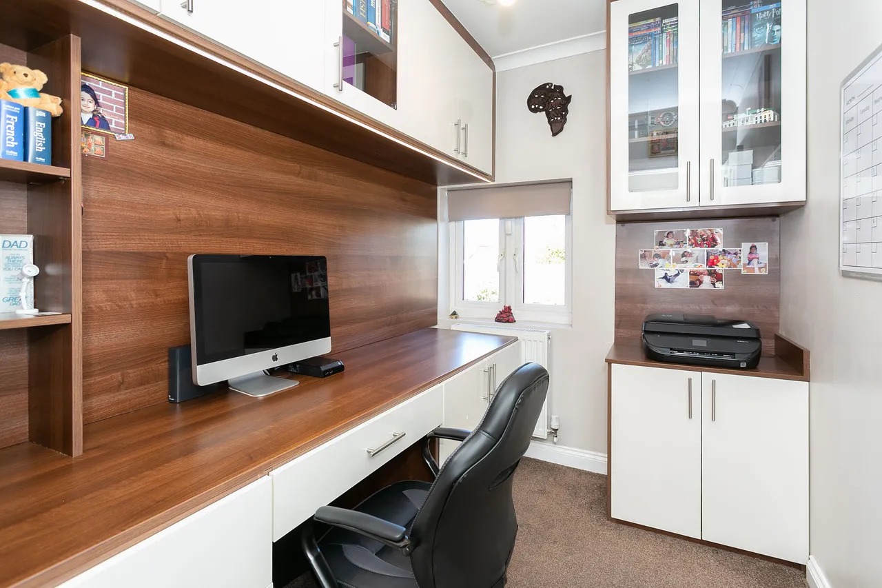 27 Vicarage Road, Watford, photo 12
