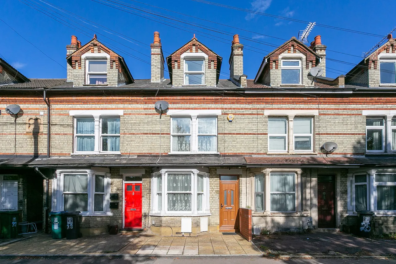 3 bed house to rent — 27 Vicarage Road, Watford