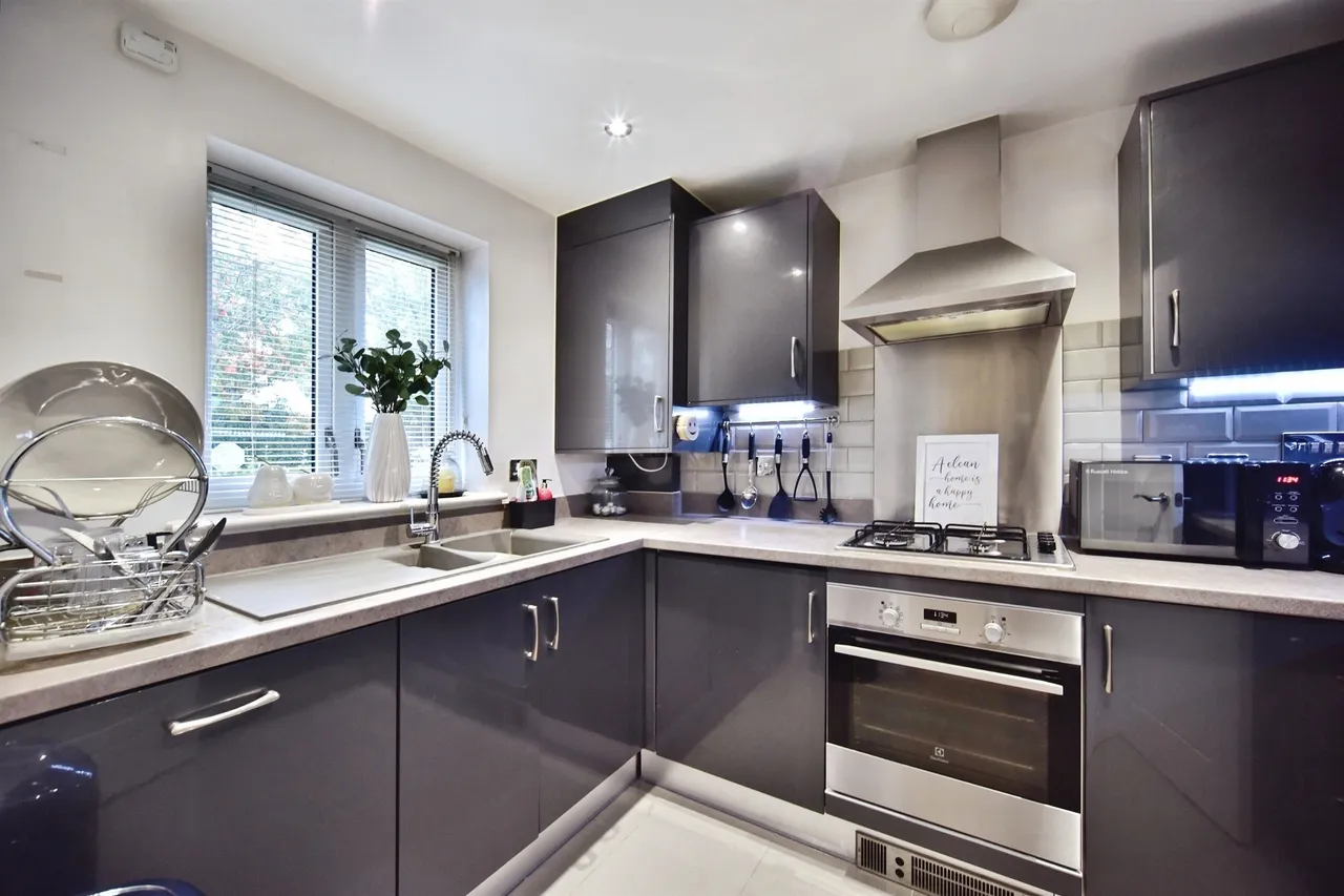 Millner Drive, Leybourne, ME19, photo 2