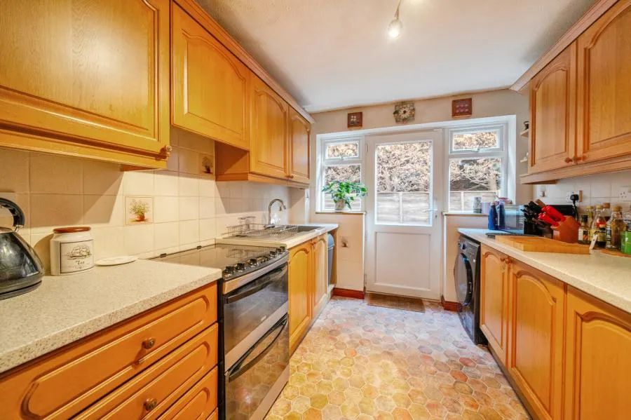 Benner Lane, West End, GU24, photo 5